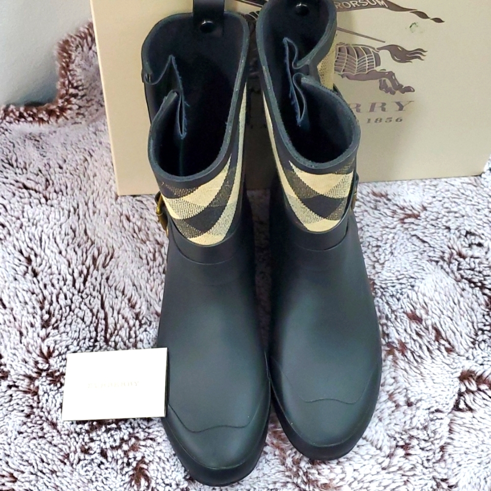Authentic Burberry Nova Check Rain Boots - Picture 5 of 15